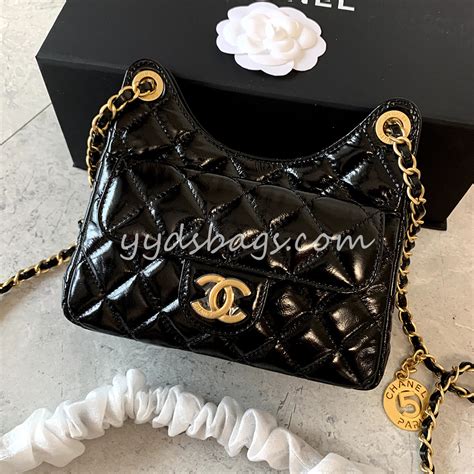 CHANEL Shiny Crumpled Calfskin Quilted Wavy CC Hobo Black 